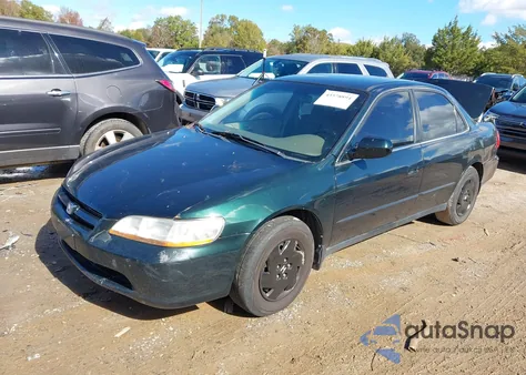 2000 Honda Accord 3.0 Lx z USA, uszkodzony, nr VIN 1HGCG164XYA016352